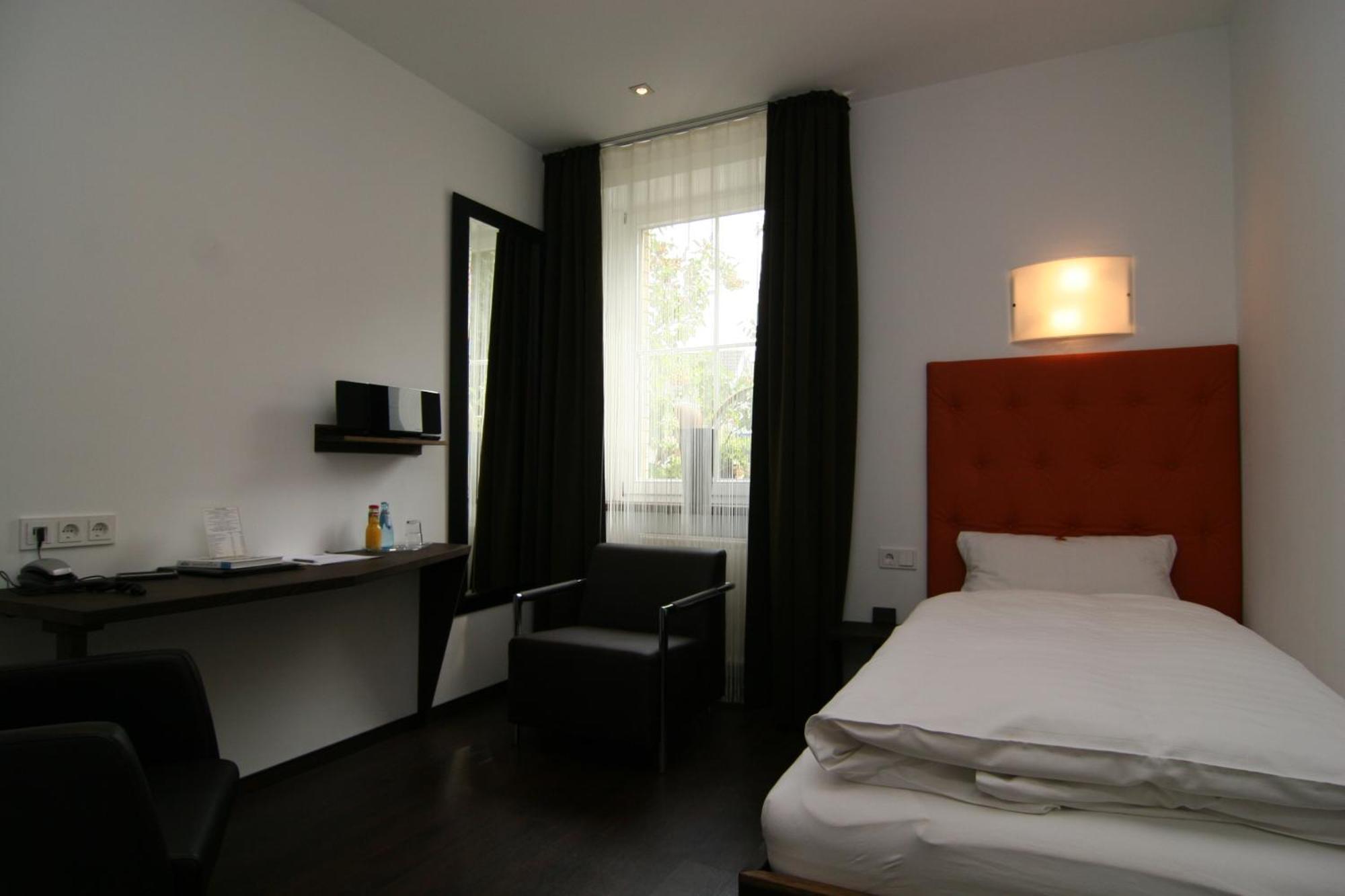 Hotel Zur Wartburg Rheda-Wiedenbrück Dış mekan fotoğraf