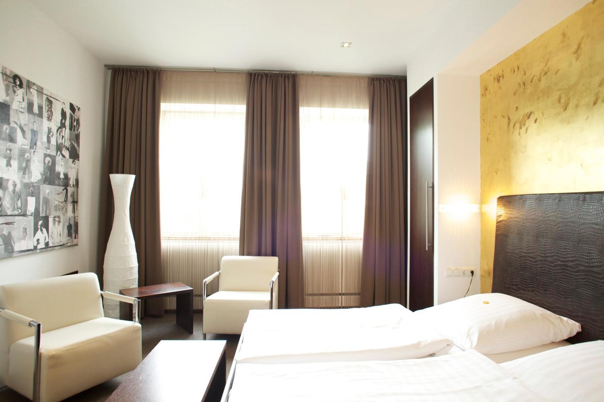 Hotel Zur Wartburg Rheda-Wiedenbrück Dış mekan fotoğraf