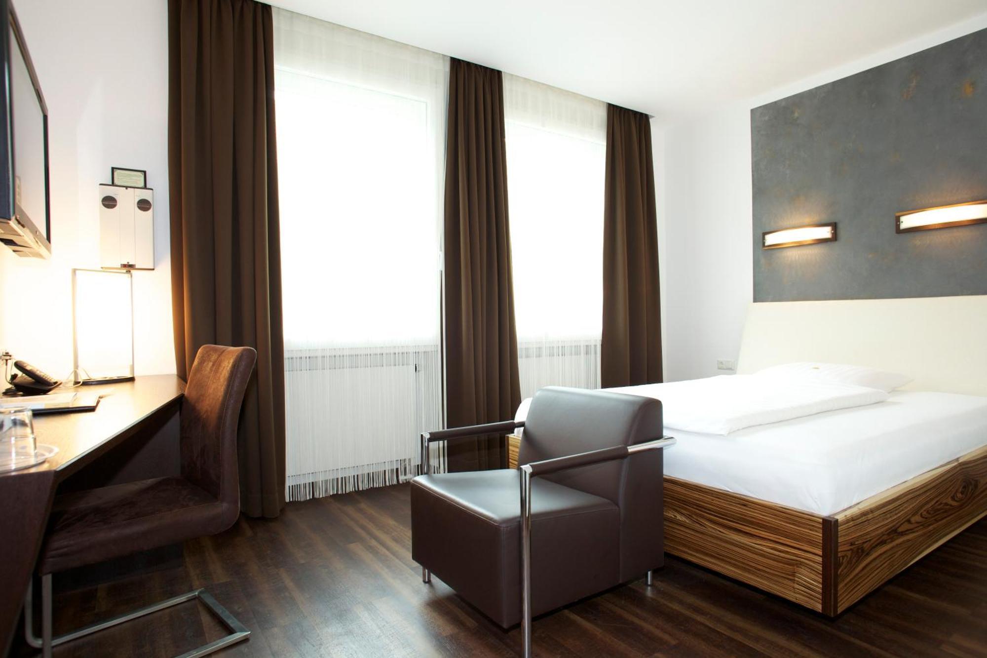 Hotel Zur Wartburg Rheda-Wiedenbrück Dış mekan fotoğraf