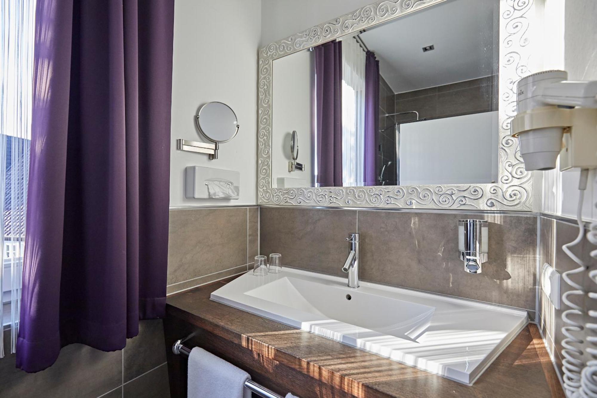 Hotel Zur Wartburg Rheda-Wiedenbrück Dış mekan fotoğraf
