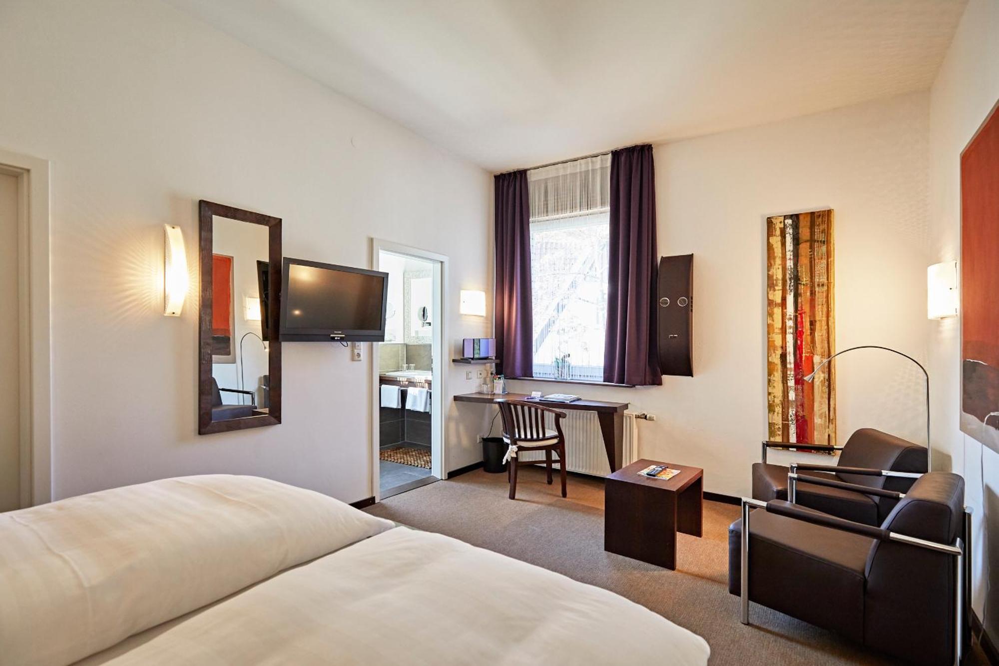 Hotel Zur Wartburg Rheda-Wiedenbrück Dış mekan fotoğraf