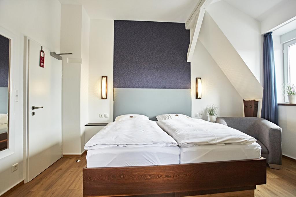 Hotel Zur Wartburg Rheda-Wiedenbrück Dış mekan fotoğraf