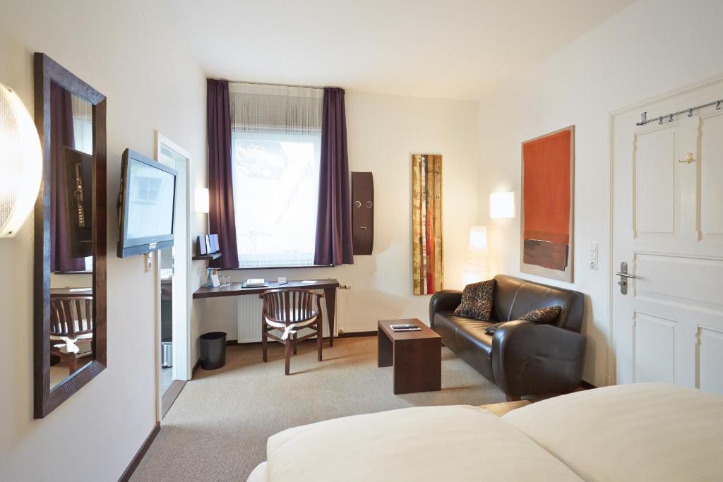 Hotel Zur Wartburg Rheda-Wiedenbrück Dış mekan fotoğraf